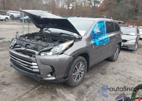 2018 Toyota Highlander Xle z USA, uszkodzony, nr VIN 5TDJZRFH5JS882115